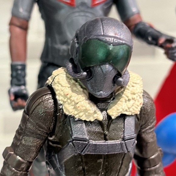 LARGE LOT OF ACTION FIGURES - Picture 8 of 8